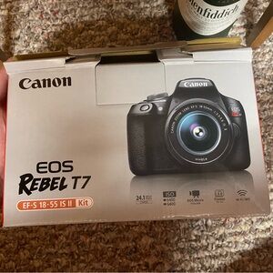 Canon REBEL EOS T7